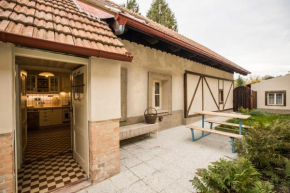 Chalupa pod Řípem, Straškov-Vodochody